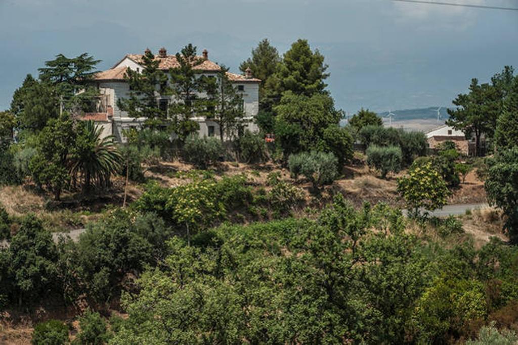 Santa Sofia d'Epiro Agriturismo Miracco Atanasio Franco "Il Maniero" מראה חיצוני תמונה