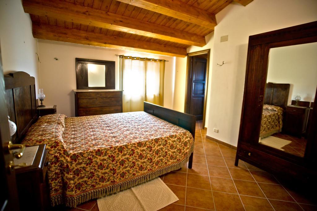 Santa Sofia d'Epiro Agriturismo Miracco Atanasio Franco "Il Maniero" מראה חיצוני תמונה
